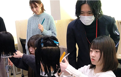 専門学校出前講座・カット体験